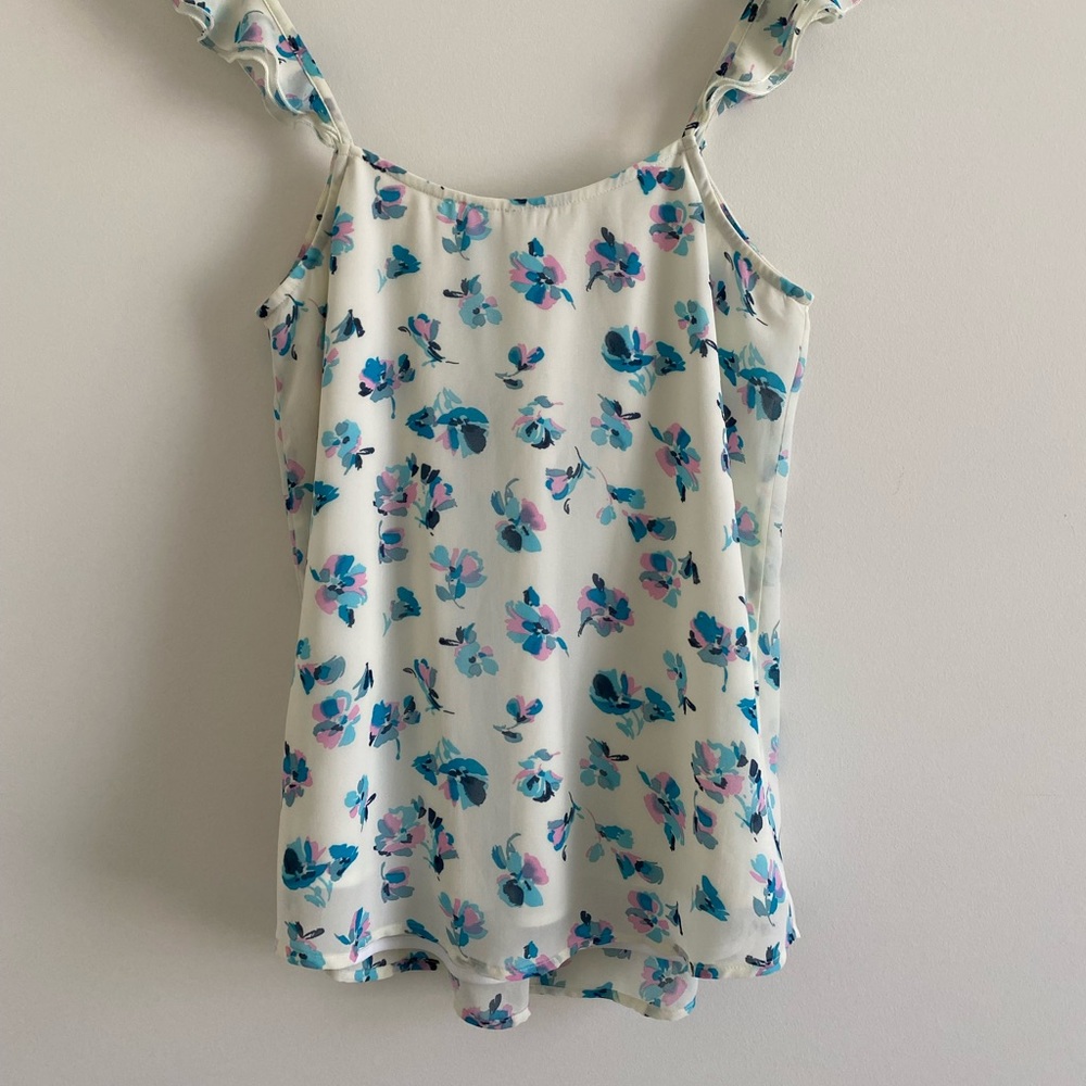 LC Lauren Conrad Flutter Sleeve Floral Top - Picture 3 of 10
